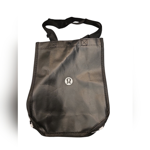 LULULEMON ATHLETICA REUSABLE TOTE BAG. BLACK AND WHITE. - Picture 1 of 3